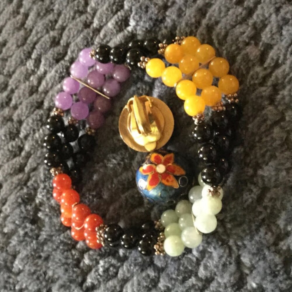 stone beaded bracelet with enameled earrings in excellent condition